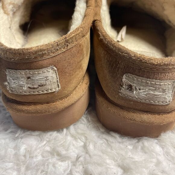 UGG Classic suede tan slippers plush wool lining and thick rubber soles Size 10 - Picture 11 of 11